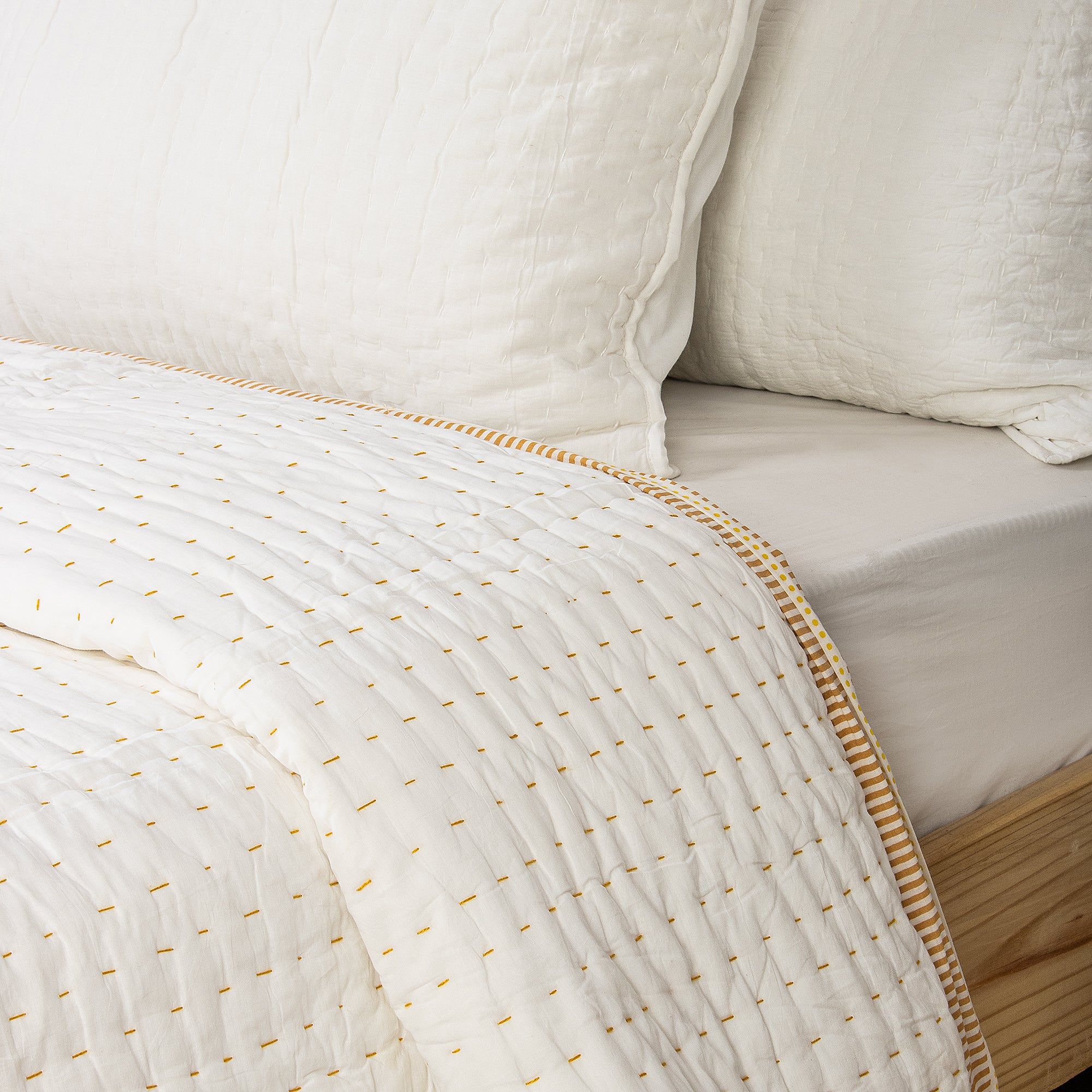 Indian Handmade Kantha Quilt Blanket For Winter Comfort